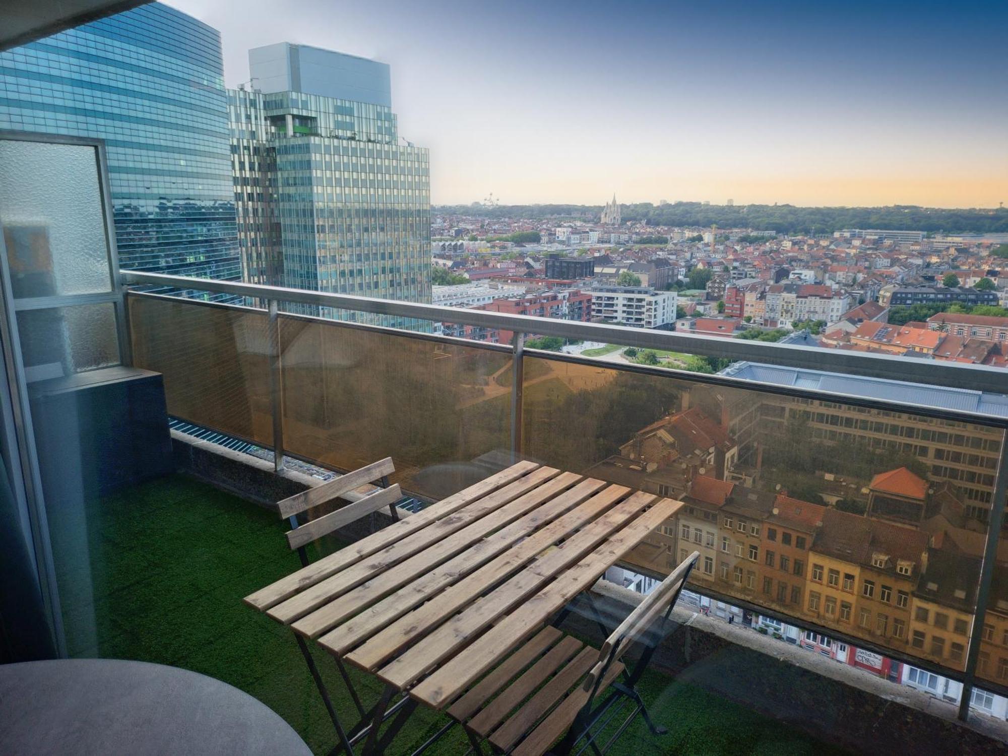 Studio Avec Vue Panoramique Et Parking Gratuit Brussels Exterior photo